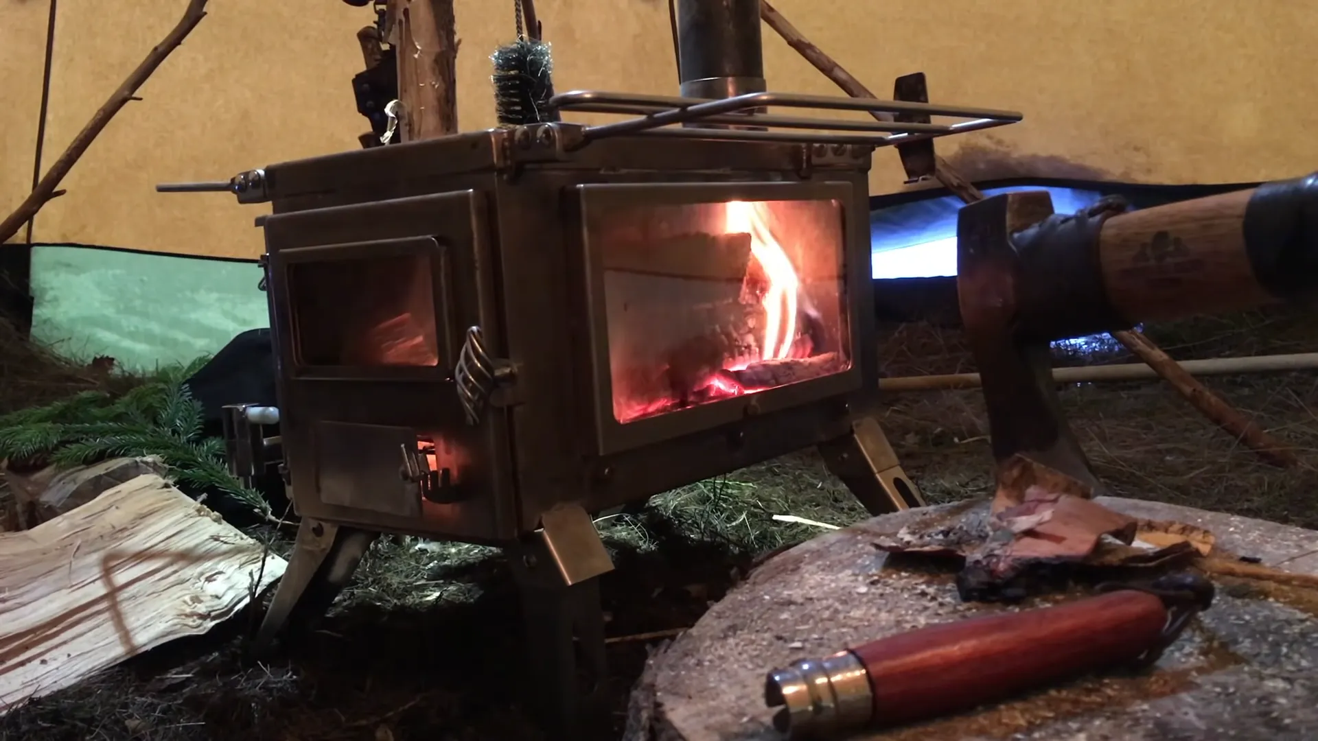 bushcraft base camp tipi feu hiver nature survie